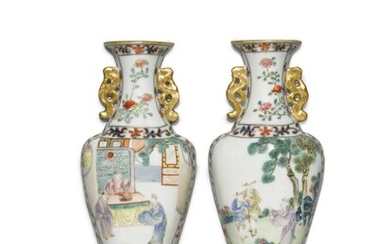 A pair of famille rose-decorated wall vases, Qing dynasty, 18th/19th century | 清十八/十九世紀 粉彩人物故事圖壁瓶一對, A pair of famille rose-decorated wall vases, Qing dynasty, 18th/19th century | 清十八/十九世紀 粉彩人物故事圖壁瓶一對