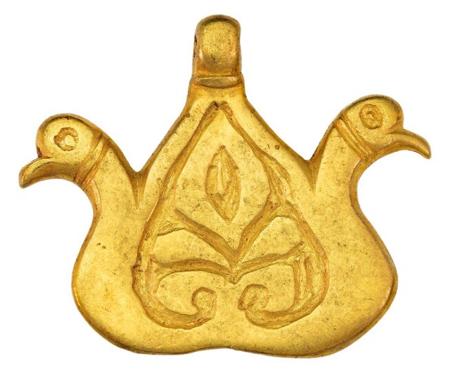 A pendant, modelled as stylized twin birds, with plain reverse, length 3.5cm, gross weight approximately 23.8 grams, unmarked