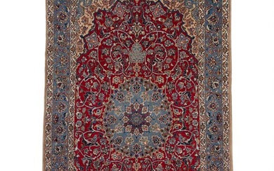A signed Seirafian Isfahan rug, Persia. Medallion design on a red field. Knotted with kork wool on silk warps. C. 1.1–1.2 mio. kn. pr. sqm. Signed: Seirafian Isfahan Iran. C. 1960. 168×96 cm.