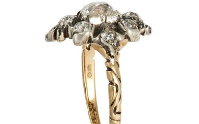 AN ANTIQUE DIAMOND RING in 14ct yellow gold and silver, set with an old cut diamond of approximat...
