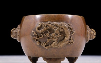 An exquisite bronze dragon-patterned tripod censer with animal ears