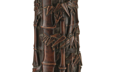 Bitong (pot à pinceaux) en racine de bambou, Chine, dynastie Qing, h. 35 cm