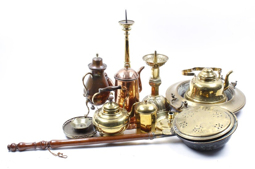 (-), Brass pen candlesticks, kettles, bed pan, brassero,...