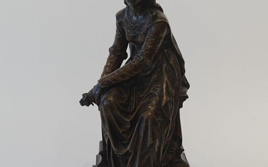 Bronze sculpture on wooden base, Lady with flowers, title 'Le Récompense', signed 'Bourety', h. 34 cm.