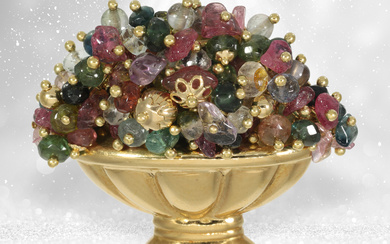 Brooch: elaborate vintage goldsmith's work "flower basket"