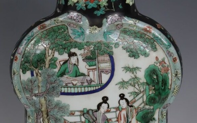 CHINE XIXe GRAND VASE cornet à large panse, représentant la forme d'un ruyi en porcelaine...