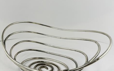 Cestino centrotavola a spirale in metallo argentato, modello ''Cesto'' di...