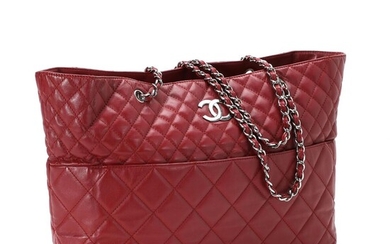 Chanel: A bag of red quiltet calf leather, leather trimmings, silver tone hardware and two chain shoulder straps. – Bruun Rasmussen Auctioneers of Fine Art