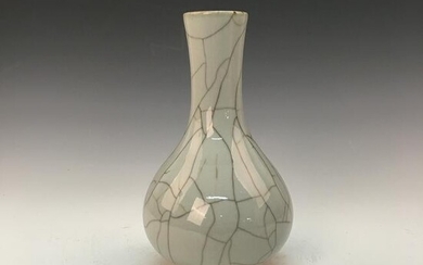 Chiense Ge Ware Bottle Vase, Qianlong Mark