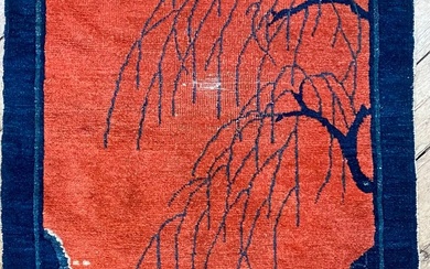 Chine Tapis velours à décor de personnage dans un paysage H. 63 cm - L....