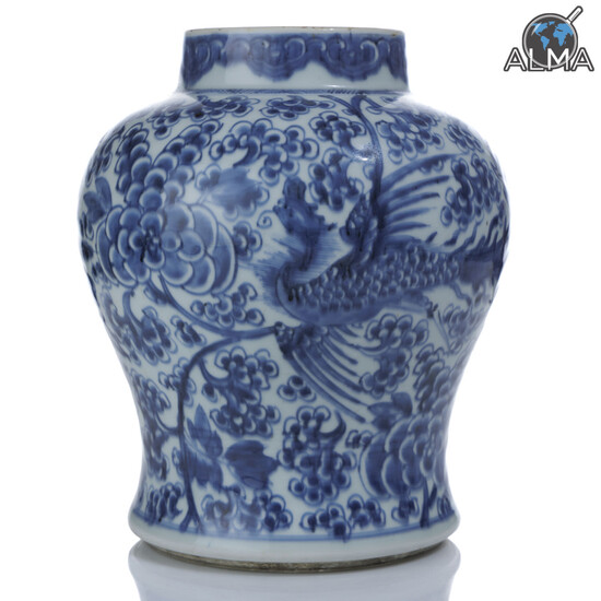 Chinese White Blue Porcelain Vase - Kangxi (1661-1722) Decorated w/ Floral Pattern