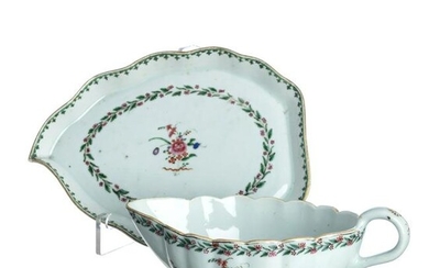Chinese porcelain sauce boat with presentoir, Qian