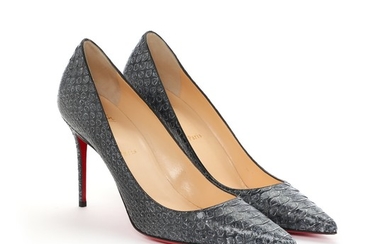 Christian Louboutin: A pair of stilettos made of navy snakeskin with pointy toe, thin heel and red soles. Size 41.