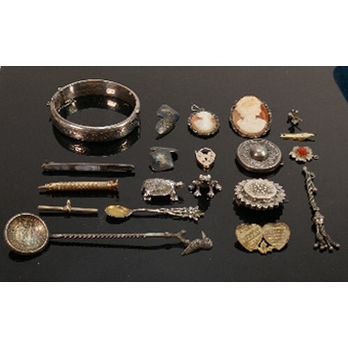 Collection of various silver & gold plated items plus oddmen...