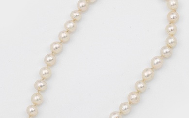 Collier de perles saphir en or blanc, taille 585. Collier à une rangée de perles...