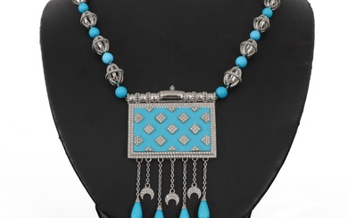 Collier ethnique en or gris, diamants et perles de turquoises centré d'un pendentif rectangulaire serti...
