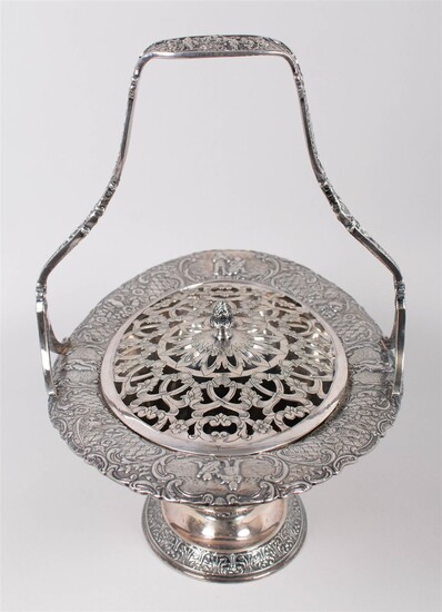 DERBY SILVER COMPANY SILVERPLATED OVAL BRIDAL BASKET WITH PIERCED FROG