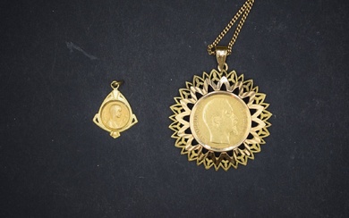 Deux pendentifs en or jaune 18k (750), l'un... - Lot 160 - Rossini