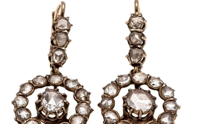 Diamond earrings GG 750/000 with diamond roses 6 - 3 mm, L. 32 mm, 5.6 g