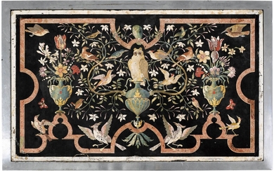 FINE FEUILLE DE TABLE SCAGLIOLAItalie, XVIIe siècleFeuille rectangulaire avec une représentation centrale d'une chouette (probablement...