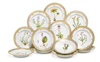 SOLD. “Flora Danica” 12 porcelain side plates, decorated in colours and gold with flowers. 3551. Royal Copenhagen. Diam. 17 cm. (12) – Bruun Rasmussen Auctioneers of Fine Art