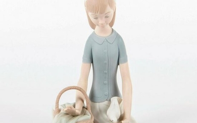 Girl with Dove 1014909 - Lladro Porcelain Figurine