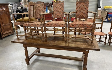 Grande TABLE de salle-à-manger rustique en chêne époque XIXe siècle, les pieds à entretoise...