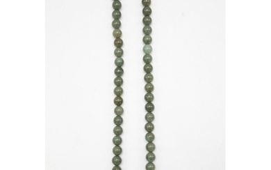 Jade bead necklace, 72cm long approx