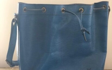 LOUIS VUITTON, Sac besace Louis Vuitton Grand Noé en cuir épi bleu