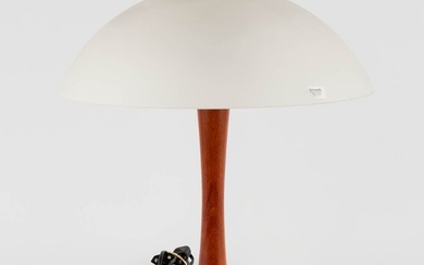 Lampe de table Artemide 'Arcadia'. Design par Gismonde Ernesto et Gianfranco Fassina Verre et bois....
