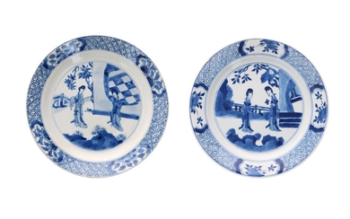 (-), Lot of two blue and white porcelain...