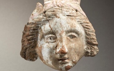 MASQUE DE COMÉDIE EN TERRE CUITE Art grec, Grande Grèce, 4e-3e siècle av. J.-C.Traces d'engobe,...