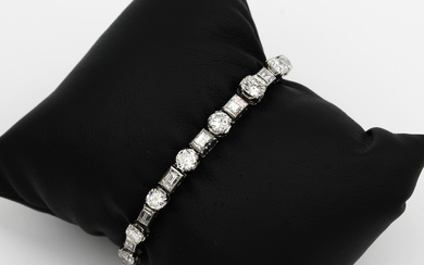 Magnificent Platinum diamond-bracelet, approx.1920 , PT, back jacket, 40 brilliants,...