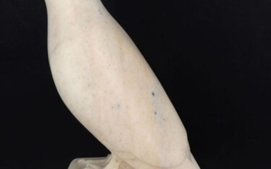 Michel ROBERT (1918-2004), sculptor - "Pigeon", sculpture in pink marble, signed, circa 1940, H 35,5 cm, family provenance. Michel Robert was born in Paris on April 22, 1918, son of Eloi Robert (sculptor, 1881-1949). It is only from the 90s that he...
