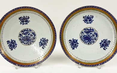 PAIR OF 18TH C. CHINESE EXPORT PORCELAIN CHARGERS