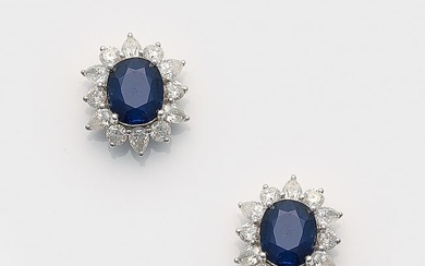 Paar klassische Saphir-Diamant-Ohrringe