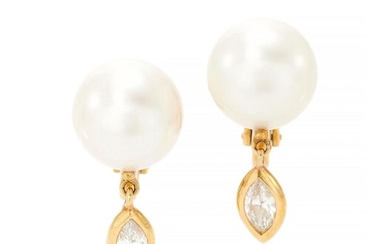 Pair of cultured pearl and diamond earclips (Paio di orecchini a clip con perle coltivate e diamanti), Faraone