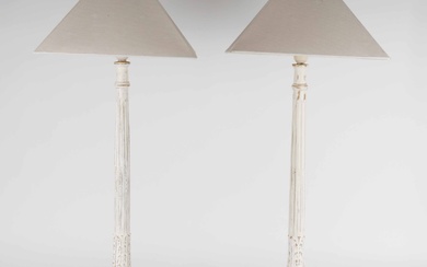 Pair of modern white table lamps in an old shape. (2)