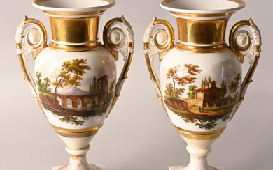 Paire de vases en porcelaine blanche de Paris