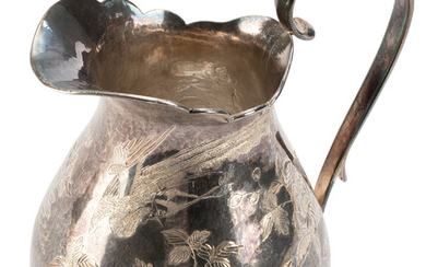 Pot à crème en argent, Chine, XXe s., décor de phœnix, fleurs et personnages, poinçons Tianjin Hengli zu wen, h. 18 cm, 300g