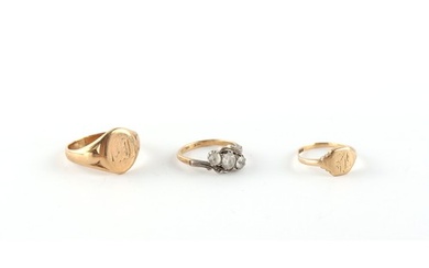 Property of a gentleman - two 9ct gold signet rings, approxi...