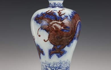 QIANLONG BLUE & WHITE GLAZE RED DRAGON VASE ON STAND