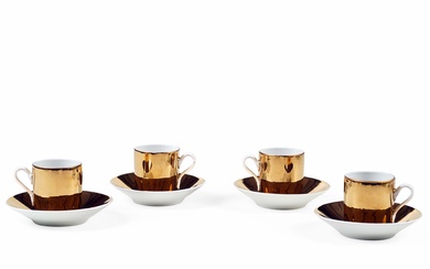 Quatre tasses à café avec soucoupe Milan, vers 1950 Dessin de Piero Fornasetti (1913-1988) Porcelaine...