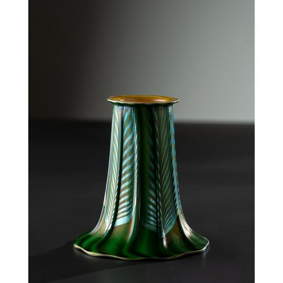 Quezal, Green Decorative Shade