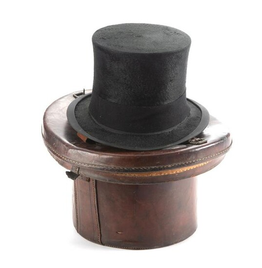 Scarce, rarely found heavy leather, locking Hat Case