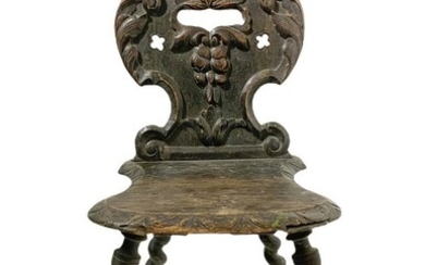 Sedia/sgabello ligneo intagliato, XIX secolo.