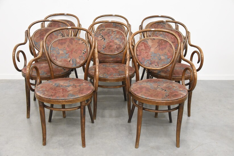 Série de 8 fauteuils actuels style Thonet