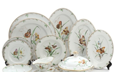 “Sommerfuglestellet”. A late 19th century Royal Copenhagen porcelain dinner set. (53)