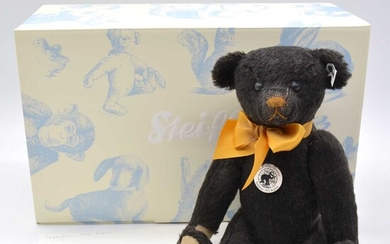 Steiff Germany teddy bear, EAN 403200 'Teddy bear 1912', boxed with certificate.