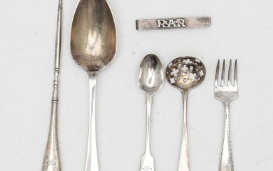 Various English silver objects, late 19th - early 20th Century.